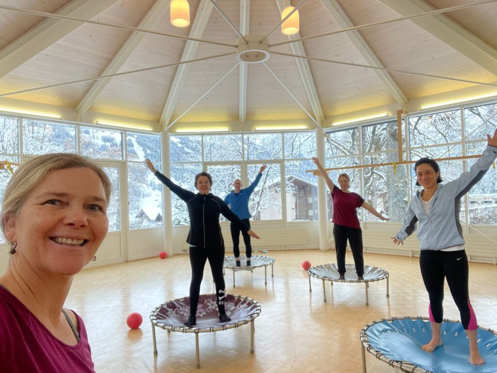 Erholung trifft effektives Trampolin Workout.